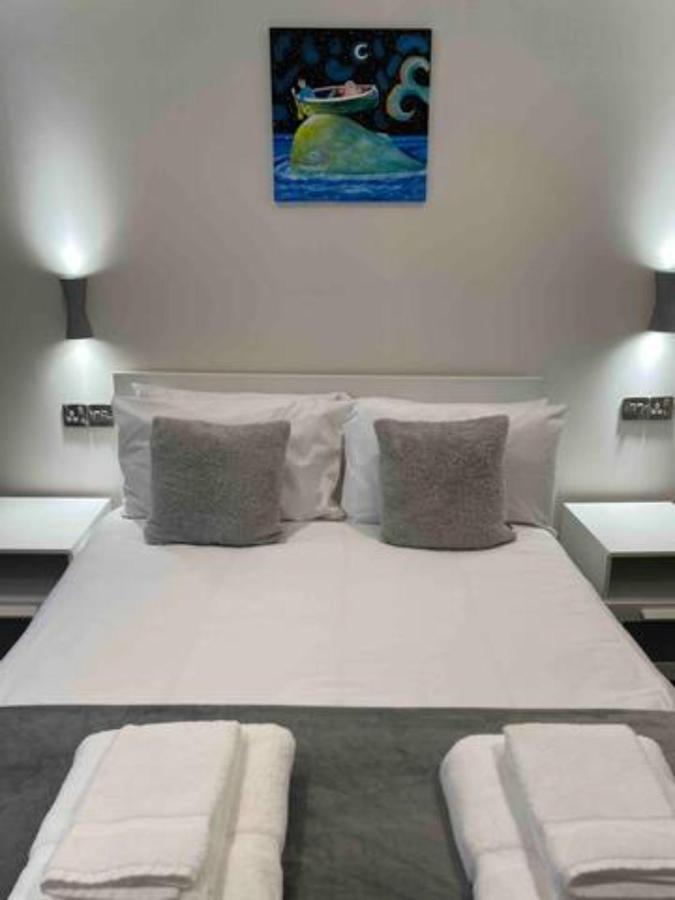 The Holiday Hoose Kinghorn Bagian luar foto